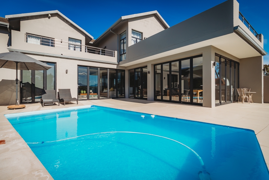 4 Bedroom Property for Sale in Herolds Bay Western Cape